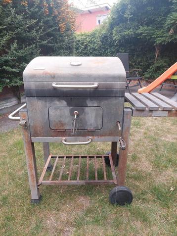 Gebruikte Barbecue - Klaar voor gebruik! beschikbaar voor biedingen