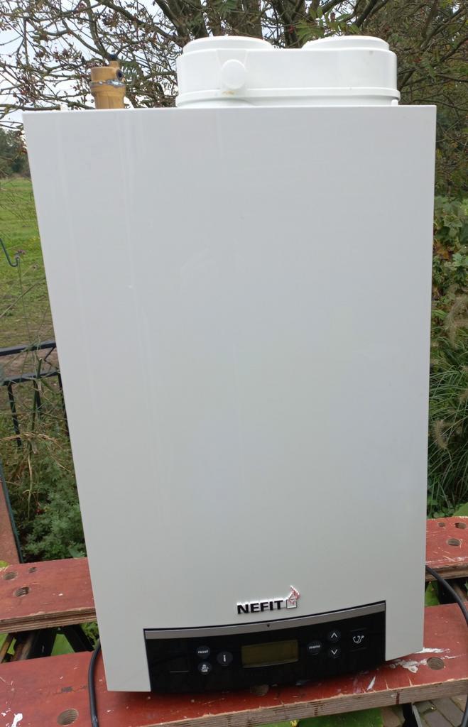 Nefit Pro Line HRC 24/CW3, Doe-het-zelf en Verbouw, Geisers en Boilers, Gebruikt, Geiser, Minder dan 20 liter, Ouder dan 10 jaar