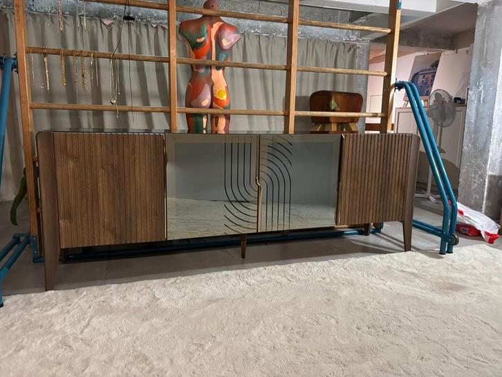 Mooi Kelebek Dressoir met Glazen Blad, Huis en Inrichting, Kasten | Dressoirs, Zo goed als nieuw, 200 cm of meer, 25 tot 50 cm