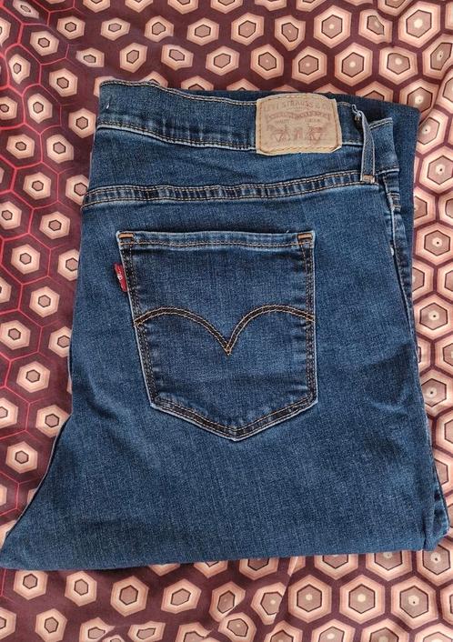 Levi's 312 shaping slim Jeans maat 33 x 32 (bxl), Kleding | Dames, Spijkerbroeken en Jeans, Zo goed als nieuw, Blauw, Ophalen of Verzenden