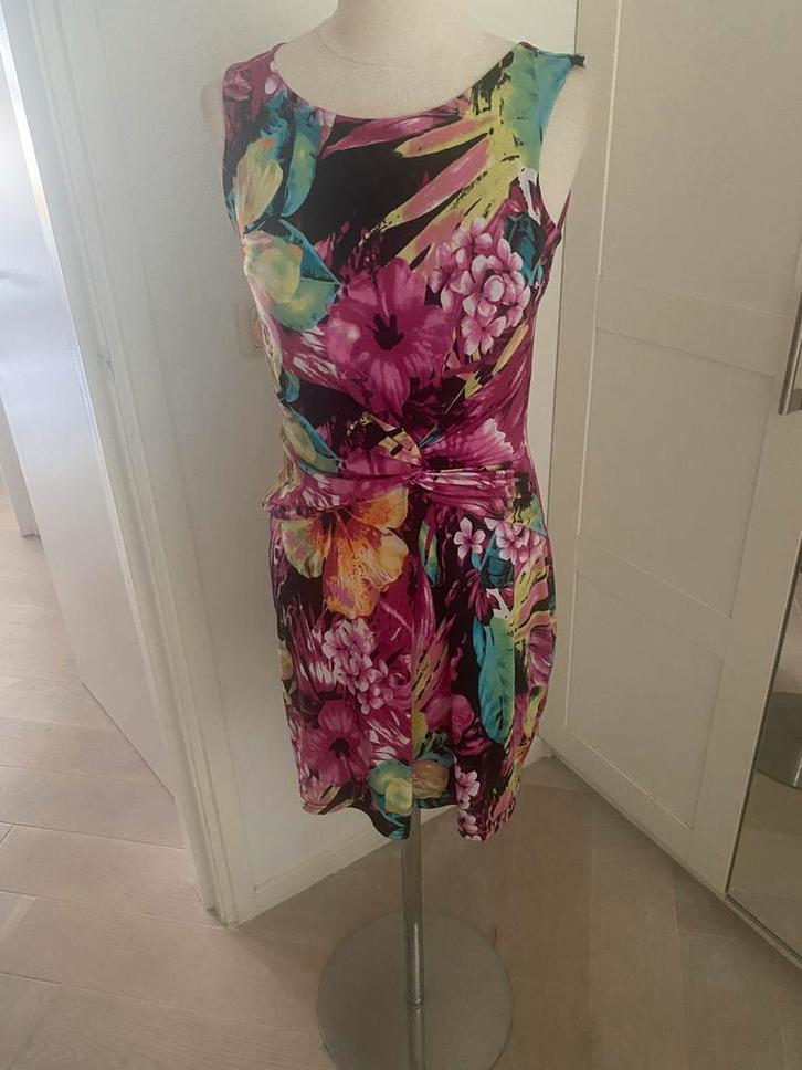 L'Onkel Paris Bloemenjurk - Maat M, Kleding | Dames, Jurken, Zo goed als nieuw, Maat 38/40 (M), Overige kleuren, Boven de knie