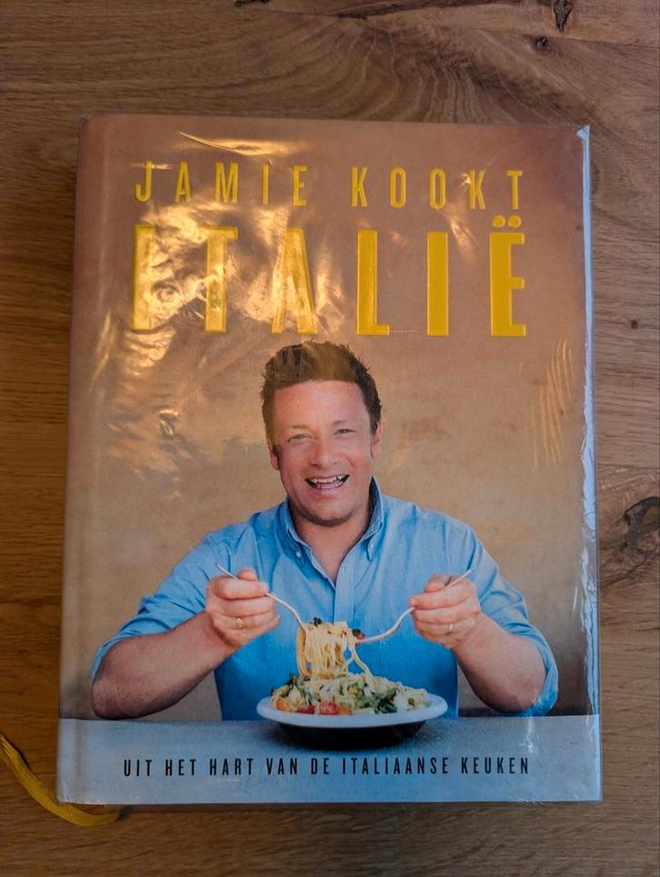 Jamie Oliver - Jamie kookt Italië, Boeken, Kookboeken, Zo goed als nieuw, Italië, Ophalen of Verzenden