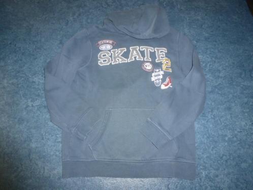 2 mooie blauwe sweatshirts / hoodies met opruk maat 158, Kinderen en Baby's, Kinderkleding | Maat 158, Zo goed als nieuw, Jongen