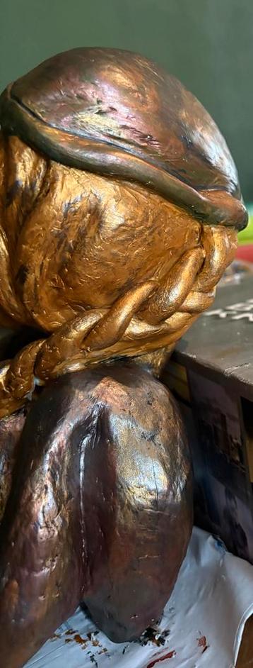 Moderne Boef Dames Beeld beschikbaar voor biedingen