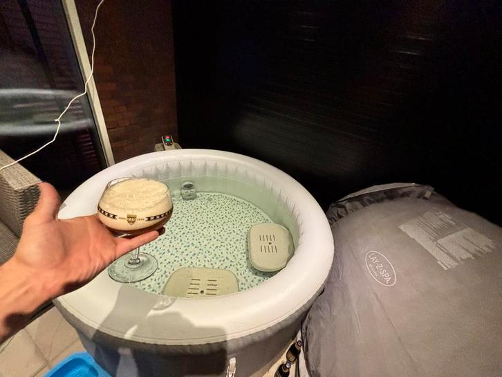 !! Kansje !! Jacuzzi Lucia spa airjet inclusief pomp, Tuin en Terras, Bubbelbaden en Hottubs, Zo goed als nieuw, Pomp, Ophalen