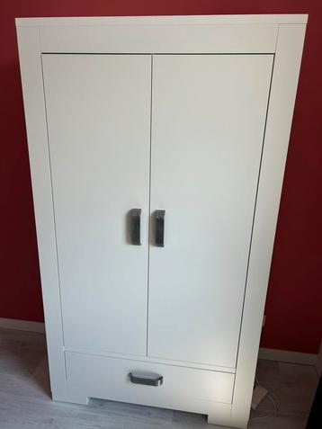Kidsmill Brent kast, commode en wandplank t.e.a.b beschikbaar voor biedingen