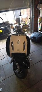 Retro scooter in zo goed als nieuw staat, Fietsen en Brommers, Snorfietsen en Snorscooters, Ophalen, Zo goed als nieuw, Overige merken