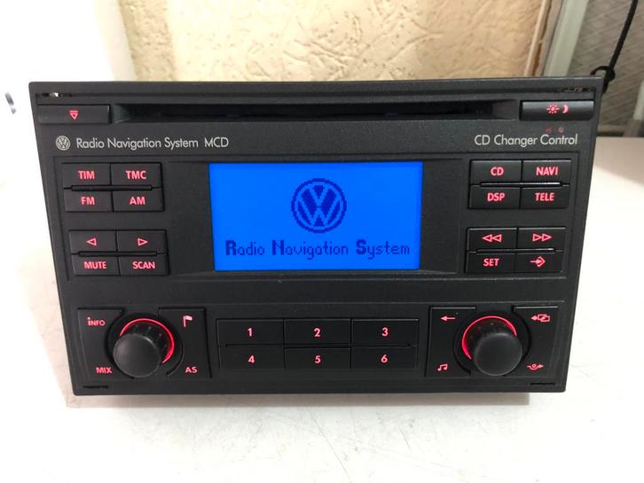 ORIG VW VOLKSWAGEN MCD RADIO CD POLO GOLF T4 T5 LUPO FOX MFD, Auto diversen, Autoradio's, Zo goed als nieuw, Ophalen of Verzenden