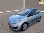 Renault Twingo 1.2 Authentique 59 Pk Airco 99 dkm Nap, Auto's, Renault, Voorwielaandrijving, Gebruikt, 4 cilinders, 4 stoelen