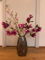 Zilverkleurige vaas met kunstbloemen, Huis en Inrichting, Woonaccessoires | Vazen, Ophalen, Overige materialen, Overige kleuren
