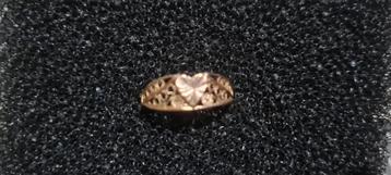 Gouden dames ring tekoop bieden naar waarde  beschikbaar voor biedingen