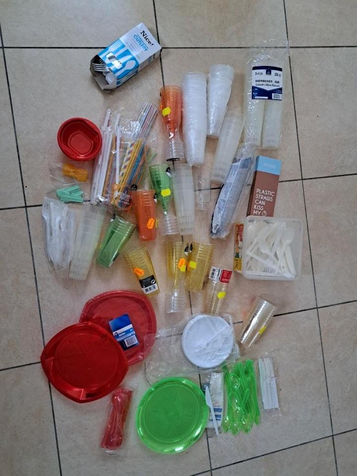 Plastic feest wegwerp servies, borden, cups, bestek, glazen, Huis en Inrichting, Keuken | Servies, Nieuw, Compleet servies, Overige stijlen