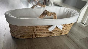 Mozesmandje baby met extra comfort beschikbaar voor biedingen