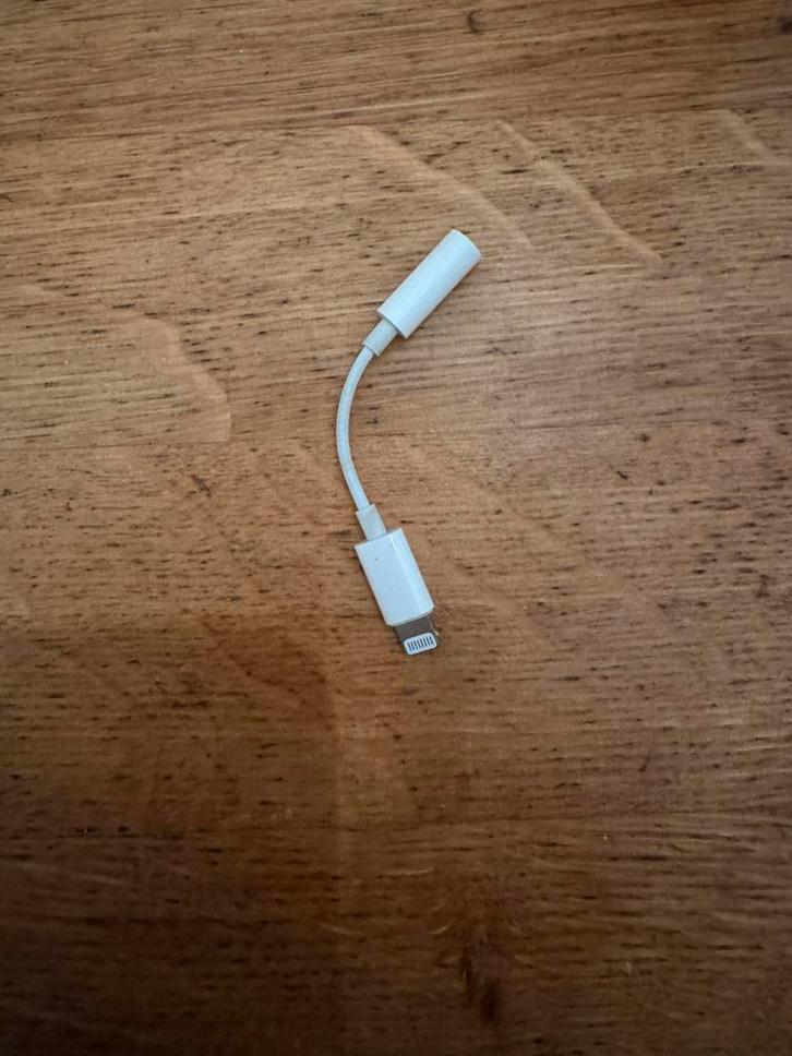 Apple Lightning naar  hoofdtelefoon aansluiting, Telecommunicatie, Mobiele telefoons | Toebehoren en Onderdelen, Zo goed als nieuw