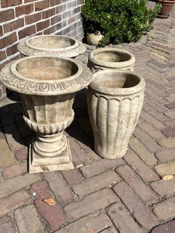 Set van 4 stijlvolle aardewerk bloempotten - klassiek beschikbaar voor biedingen