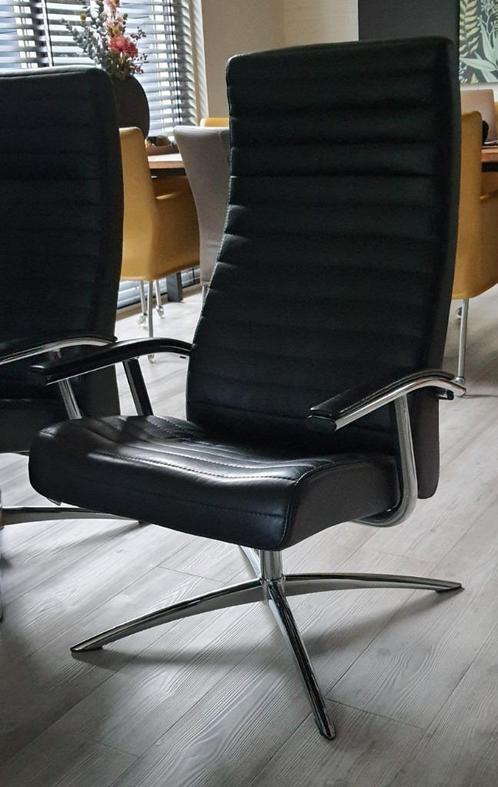 Mooie fauteuil - zwart leer, Huis en Inrichting, Fauteuils, Zo goed als nieuw, Leer, Metaal, 50 tot 75 cm, Minder dan 75 cm, Ophalen