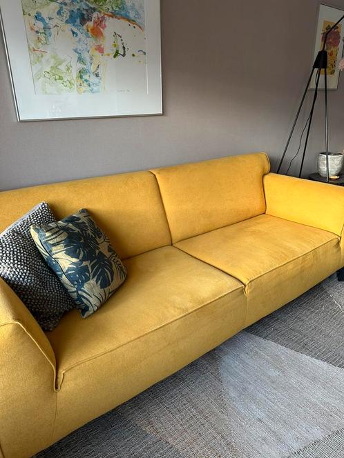 Moderne gele 3zits bank van HH te koop voor €450, Huis en Inrichting, Banken | Bankstellen, Zo goed als nieuw, 200 tot 250 cm