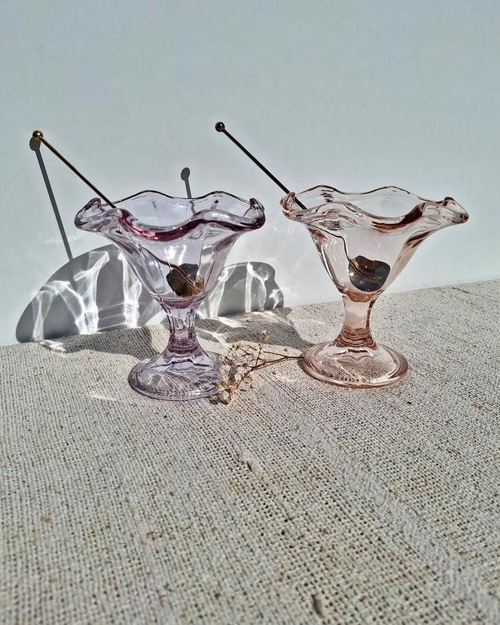 Vintage ijscoupes roze en paars kleurrijk dinerparty, Antiek en Kunst, Antiek | Glas en Kristal, Ophalen of Verzenden