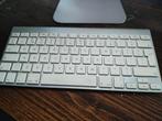 Apple toetsenbord met Apple touchpad, Toetsenbord en muis-set, Ophalen of Verzenden, Zo goed als nieuw, Draadloos