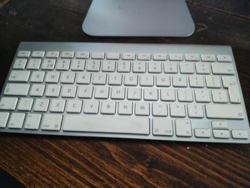 Apple toetsenbord met Apple touchpad beschikbaar voor biedingen