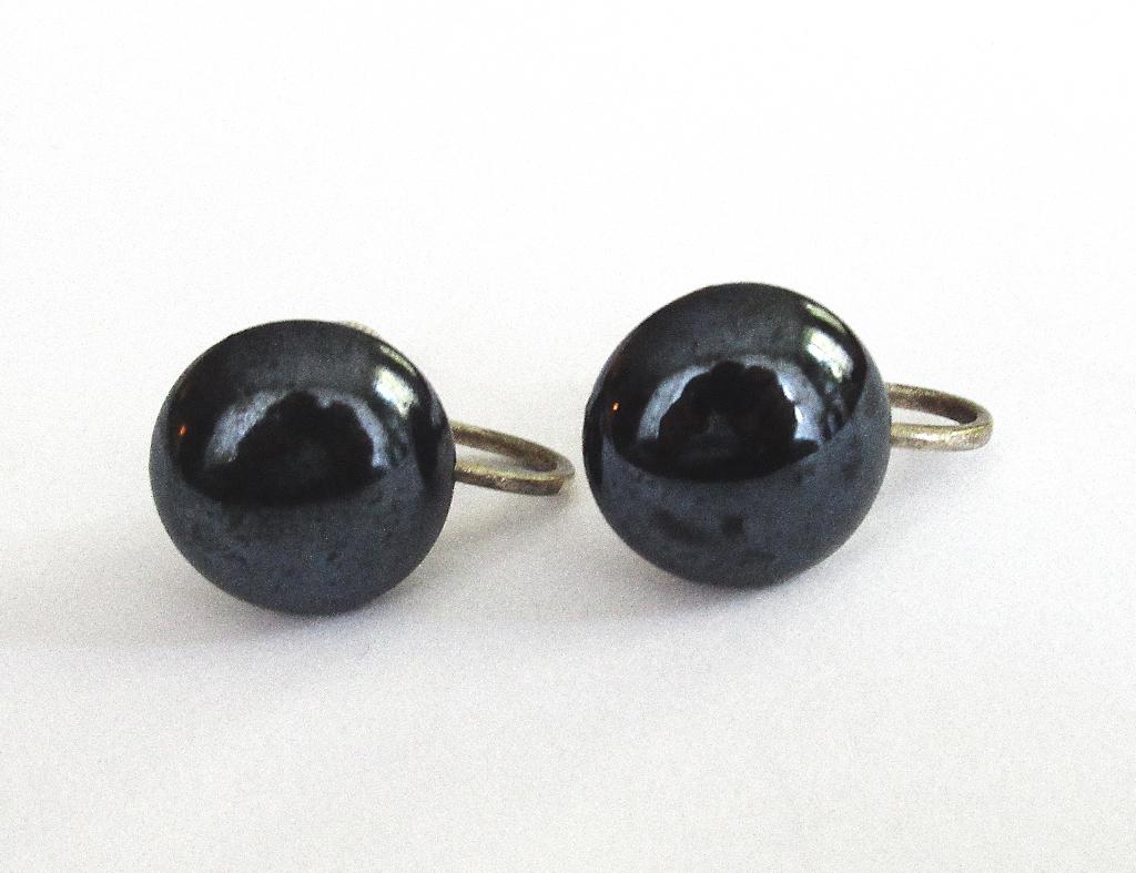 Vintage schroefoorbellen met zwarte stenen van 50 jaren., Sieraden, Tassen en Uiterlijk, Oorbellen, Ophalen of Verzenden, Overige kleuren