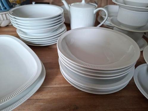 Arzberg servies Cannalee ( wit met witte ribbel), Huis en Inrichting, Keuken | Servies, Zo goed als nieuw, Bord(en), Overige stijlen