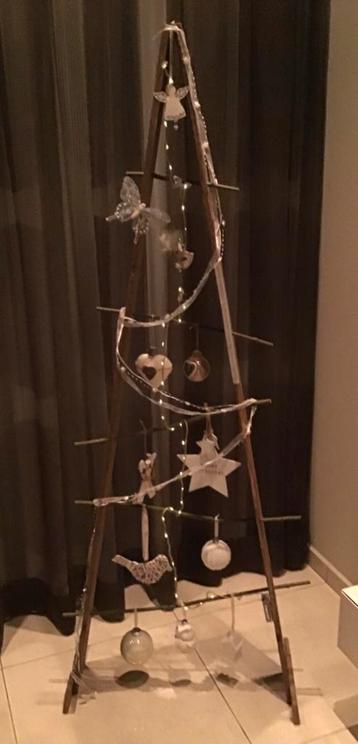 Houten (kerst)boom beschikbaar voor biedingen