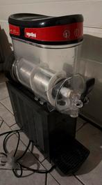Ugolini 2 x slush puppy / ijs koffie / scroppino machine, Ophalen, Zo goed als nieuw, Zelfvriezend
