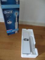Electrische tandenborstel Oral B Pro 1, Tandenborstel, Ophalen of Verzenden, Zo goed als nieuw