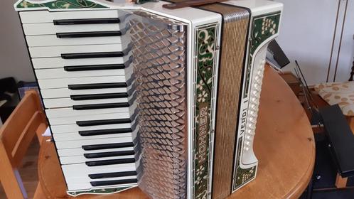 Accordeon, Muziek en Instrumenten, Accordeons, Gebruikt, Toetsaccordeon, 48-bas, Hohner, Met koffer, Met riemen, Ophalen