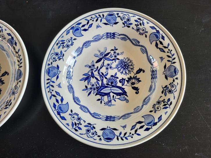 Zwiebel borden - Boch, Huis en Inrichting, Keuken | Servies, Zo goed als nieuw, Bord(en), Overige stijlen, Porselein, Ophalen