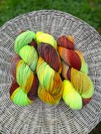 Hand geverfde Texelse wol, 100 gram per streng, Tuin en Terras, Ophalen of Verzenden, Minder dan 100 cm, Overige soorten, Lente