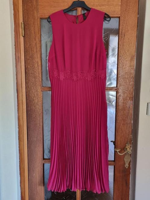 Bordeauxrode jurk maat 42, Kleding | Dames, Jurken, Zo goed als nieuw, Maat 42/44 (L), Rood, Onder de knie, Ophalen of Verzenden