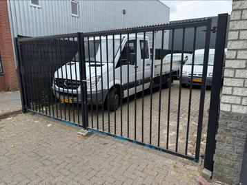 Inrijpoort 5 meter breed en 50 meter hekwerk is gedemonteerd beschikbaar voor biedingen