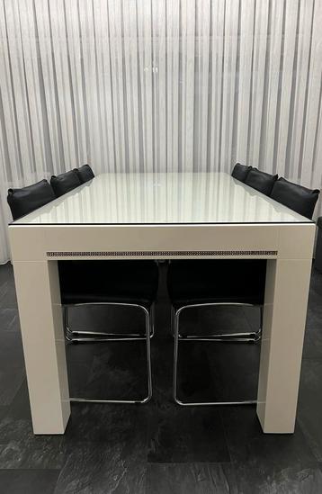 Prachtige Hoogglans Witte Eettafel met Kristal + 6 Stoelen beschikbaar voor biedingen