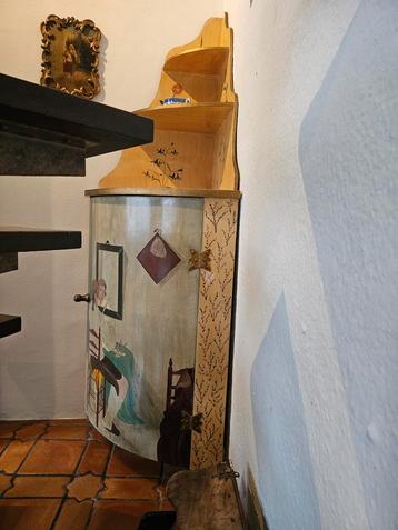 Half ronde hoek kast beschikbaar voor biedingen