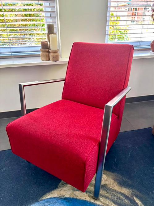 Prachtige fauteuil/loungestoel rood van Til interieur, Huis en Inrichting, Fauteuils, Zo goed als nieuw, Stof, 50 tot 75 cm, 75 tot 100 cm