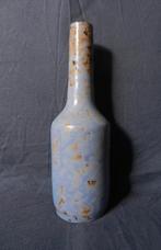 Slanke blauwe aardewerk vaas Nel Goedhart h. 22,7 cm., Antiek en Kunst, Ophalen of Verzenden