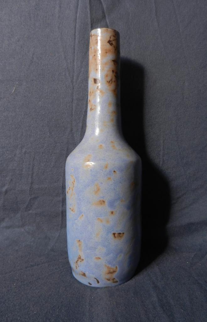 Slanke blauwe aardewerk vaas Nel Goedhart h. 22,7 cm., Antiek en Kunst, Antiek | Keramiek en Aardewerk, Ophalen of Verzenden