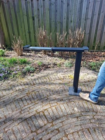 verschuifbare tafelpoot voor campertafel beschikbaar voor biedingen