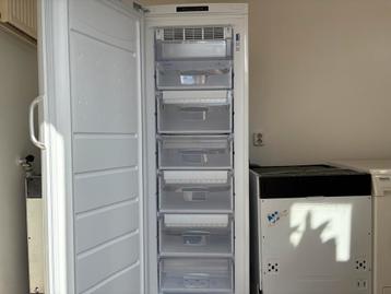 In zeer nette staat Indesit NoFrost 7 Laden vriezer A+ beschikbaar voor biedingen