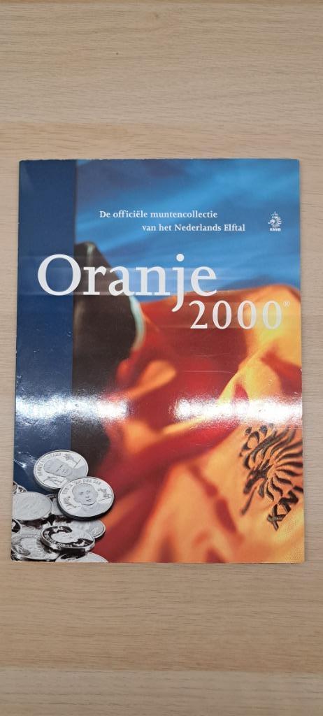 Oranje 2000 Voetbal Muntenboek, Verzamelen, Sportartikelen en Voetbal, Zo goed als nieuw, Overige typen, Overige binnenlandse clubs