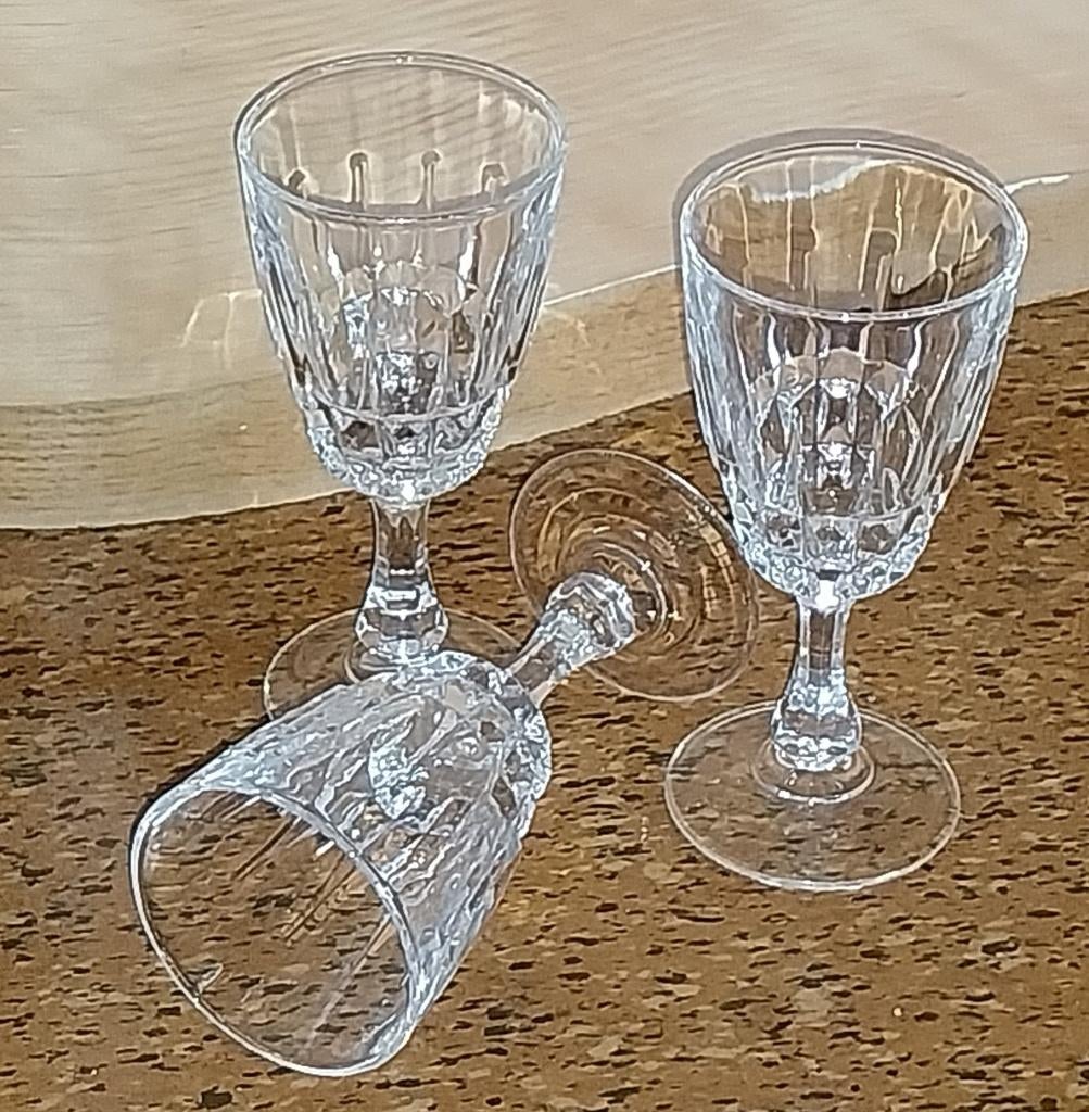 3 st. Cristal d'Arques Durand Likeurglazen (€5,00 per st.), Antiek en Kunst, Antiek | Glas en Kristal, Ophalen of Verzenden