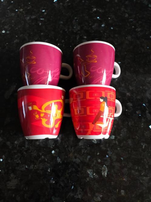 DE 4 cappuccino kopjes en suiker en melkkan., Huis en Inrichting, Keuken | Servies, Nieuw, Kop(pen) en/of Schotel(s), Overige stijlen