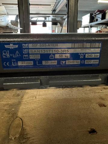 NIEUW CASCADE SIDESHIFT 2500kg beschikbaar voor biedingen