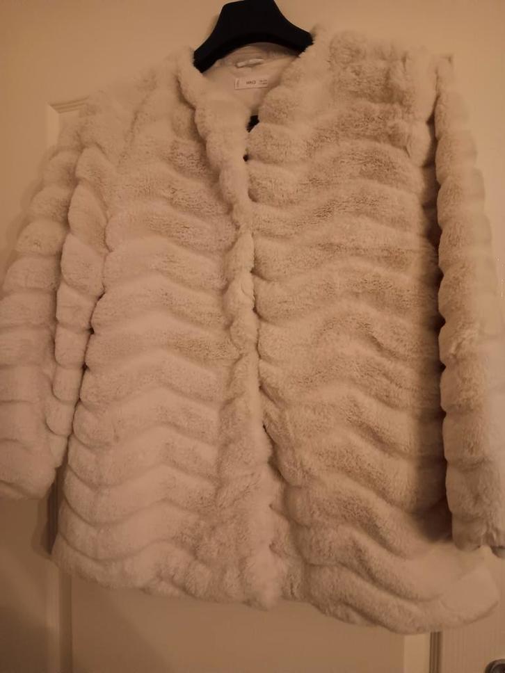 Te koop aangeboden Mango Bontjasje Crème Maat 164 - Nieuw!, Kinderen en Baby's, Kinderkleding | Maat 164, Nieuw, Meisje, Ophalen of Verzenden