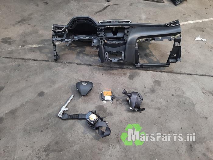 Airbag set + dashboard van een Nissan Qashqai, Auto-onderdelen, Overige Auto-onderdelen, Nissan, Gebruikt, 6 maanden garantie