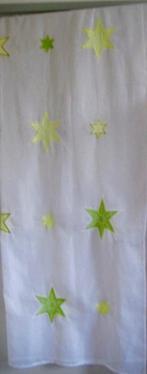 2 VROLIJKE WITTE MOOIE VITRAGES MET GEKLEURDE STERRETJES, VROLIJK EN FRIS, 200 cm of meer, Ophalen of Verzenden, Zo goed als nieuw