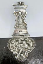 Antieke Bijbel met zilveren slot uit de 18e eeuw, Antiek en Kunst, Verzenden, Bijbel