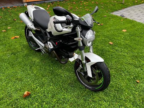 Ducati Monster 696 op 01-05-25 beurt gehad, Motoren, Motoren | Ducati, Particulier, Naked bike, 2 cilinders, Ophalen
